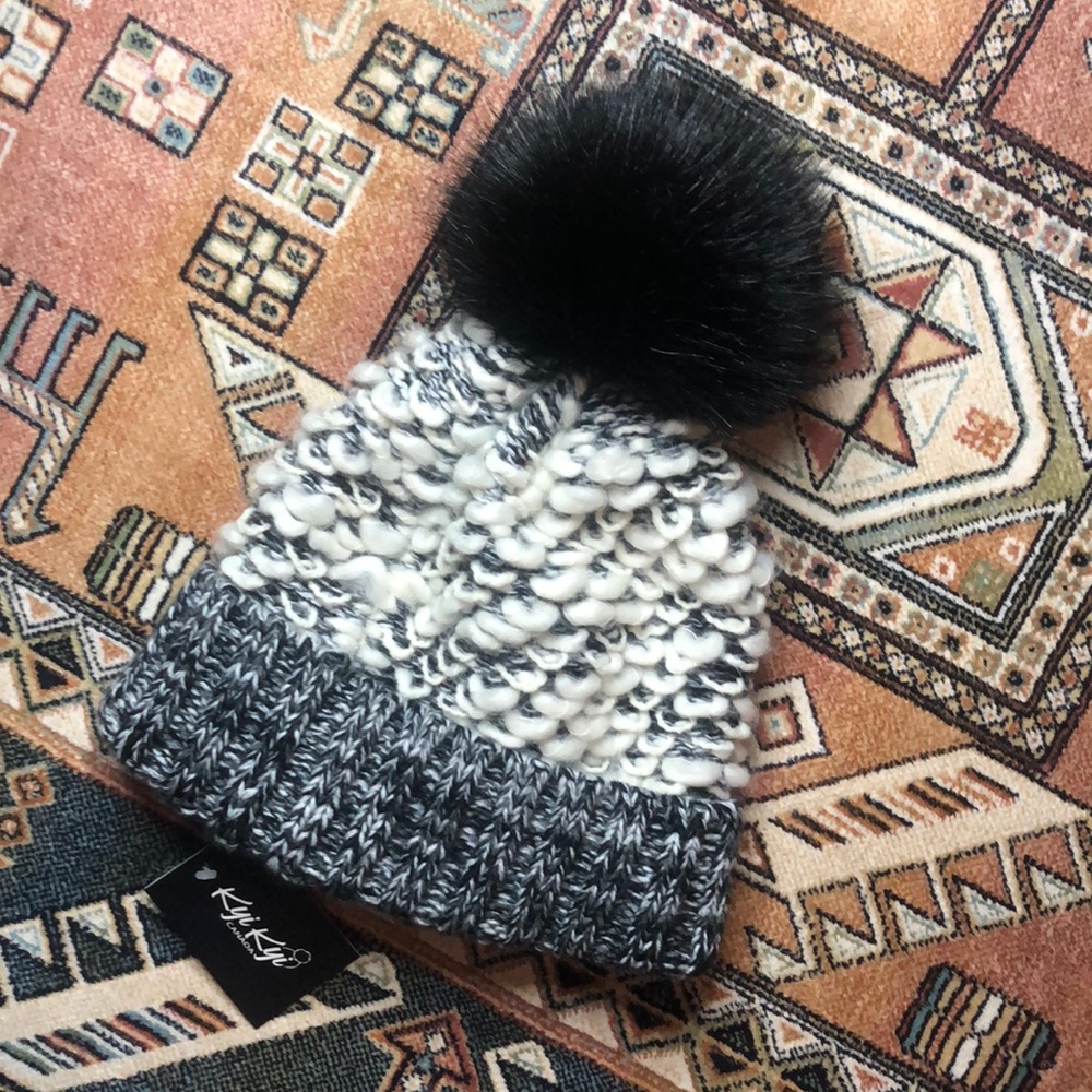 NWT Kyi Kyi Canada Beanie